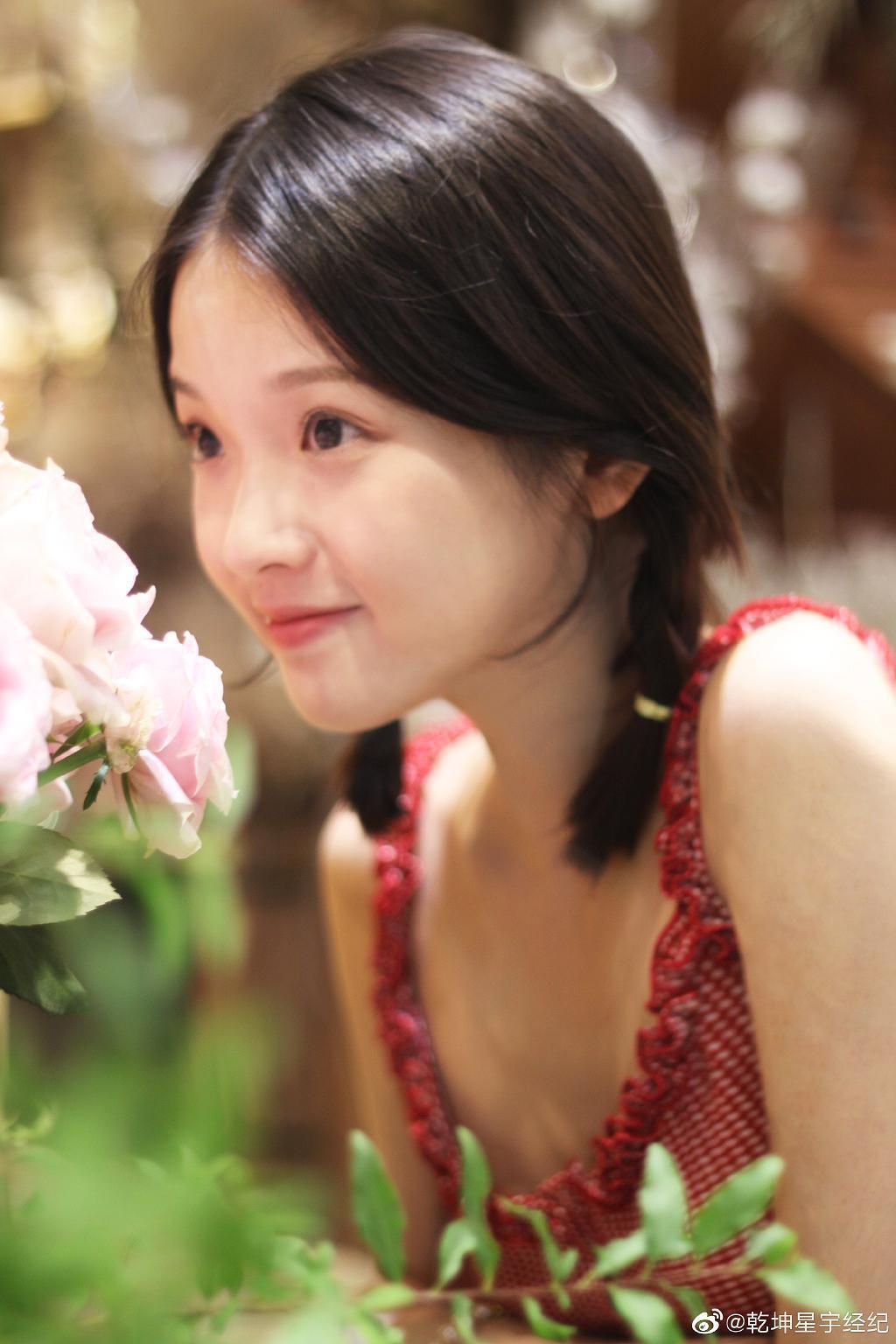 美少女SNH48-张怡迷人写真美照很好看啊